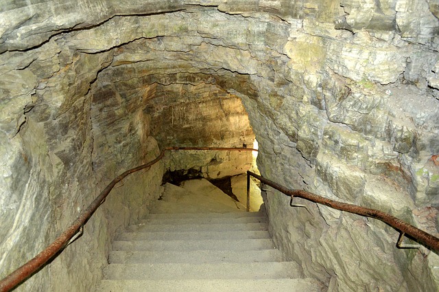 cave-g94c7b38fc_640